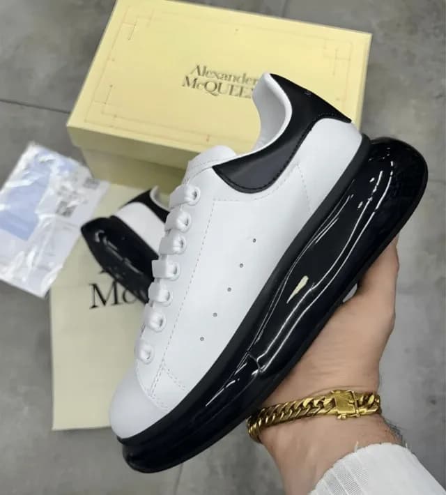 Alexander Mcqueen – Alb cu talpa din perna de aer neagra