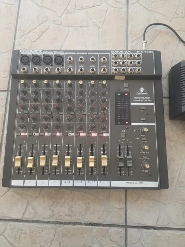 Mixer audio analogic Behringer Eurorack 1602