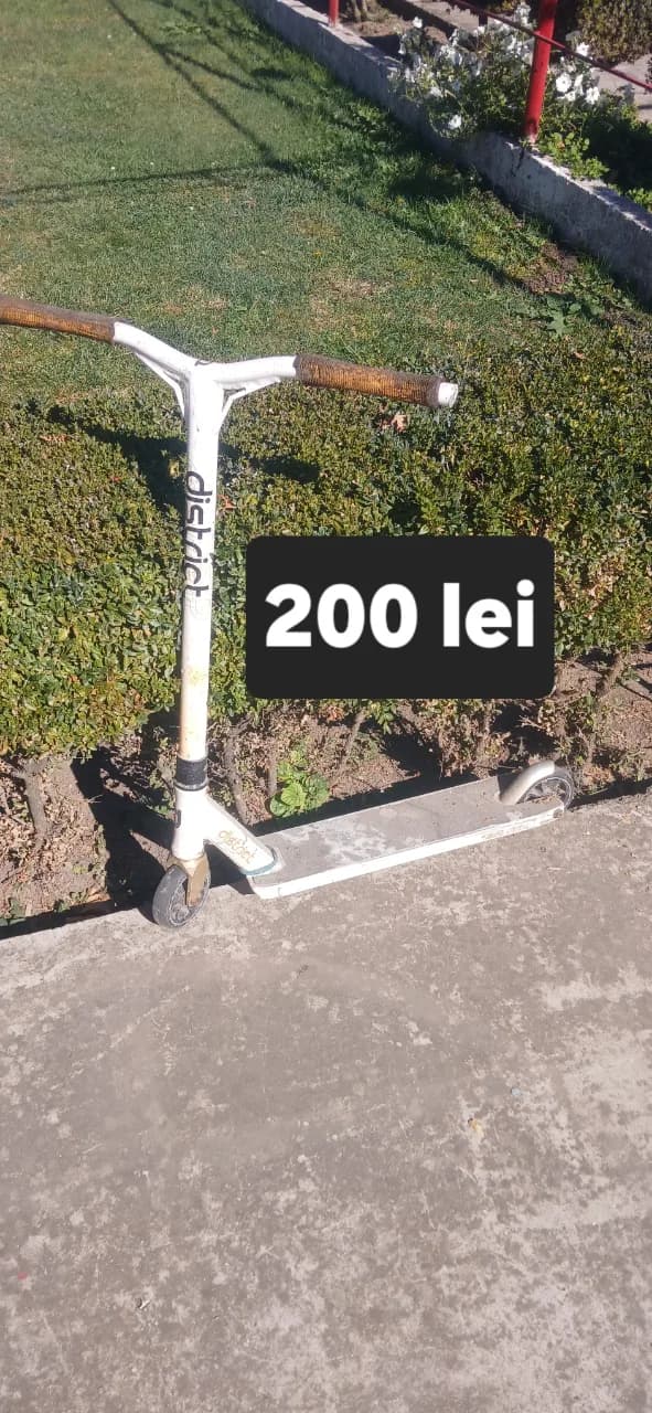 Trotineta pentru sărituri în parc
