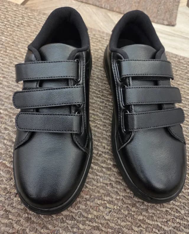 Adidași eleganți din piele