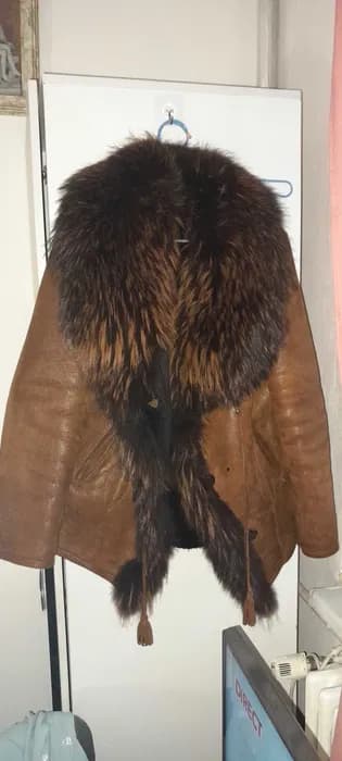 cojocel dama din piele intoarsa cu guler din blana de vulpe