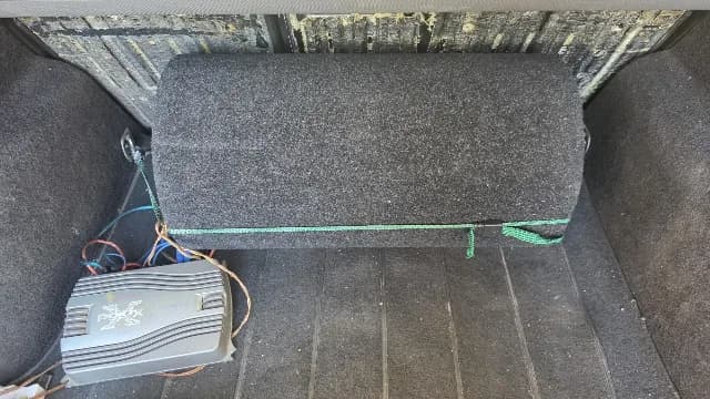 Subwoofer tub Boss Audio 700W + Amplificator Sony Xplod – Stare perfectă de funcționare / Probă pe loc