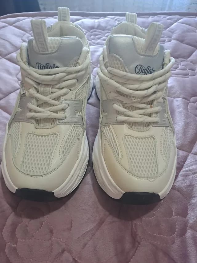 Adidași Buffalo