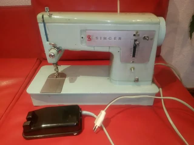 Masina de cusut SINGER electrica