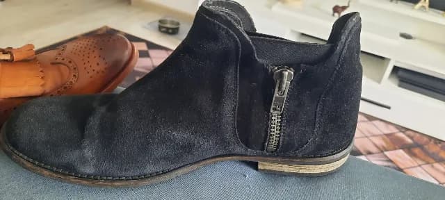 ghete piele intoarsa marimea 43