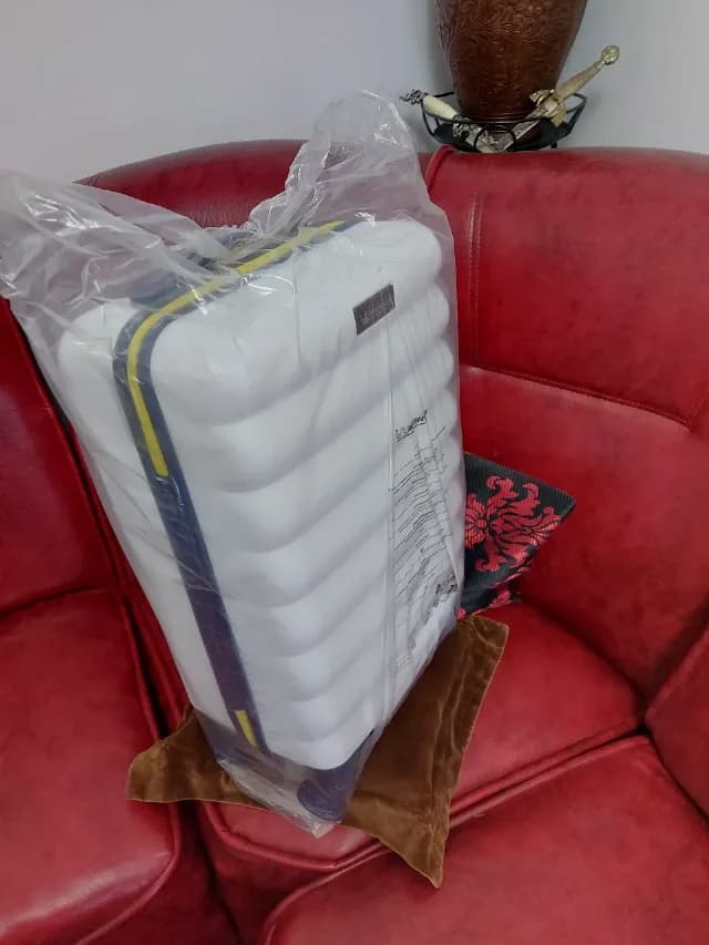vînd troler nou de culoare albă