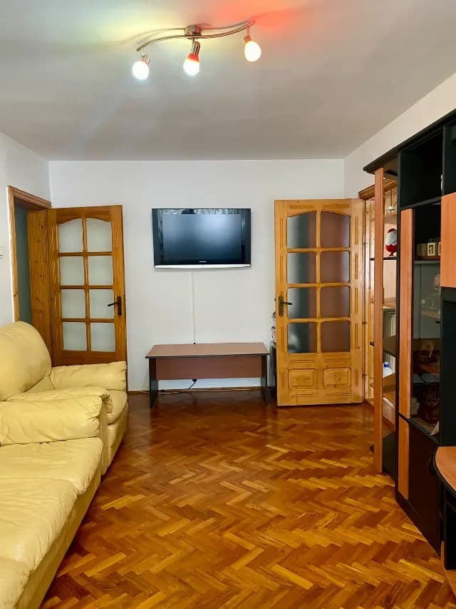 PROPIETAR - vând apartament 4 camere
