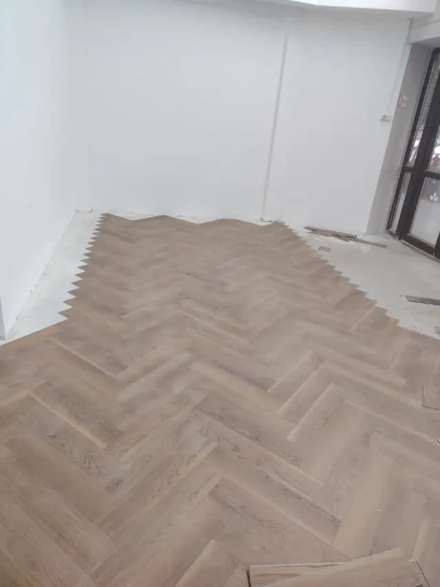 montaj mocheta și parchet