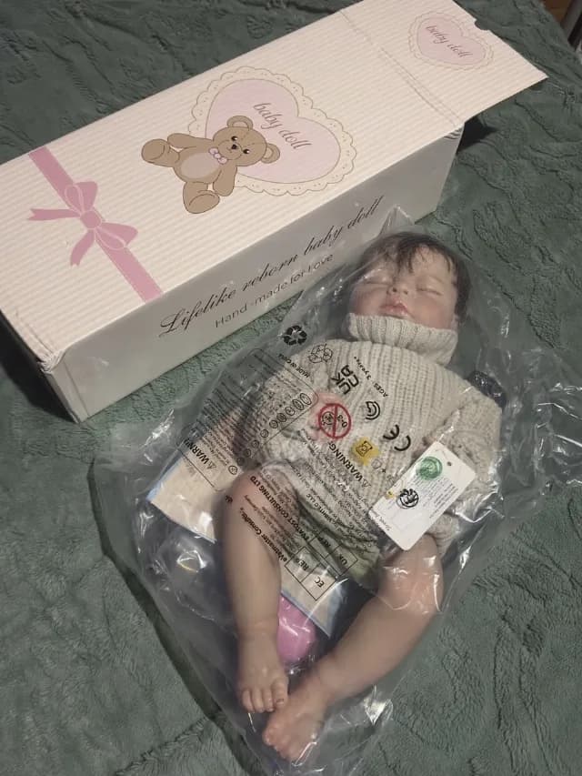 Bebeluș realist baby doll