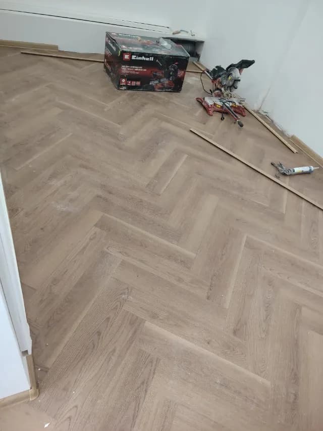 montare parchet linoleu și mocheta