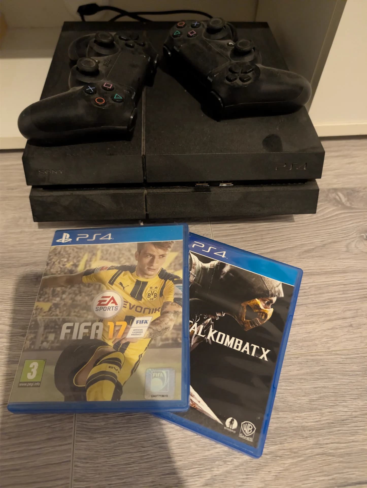 Ps 4 cu 2 controllere si 2 jocuri